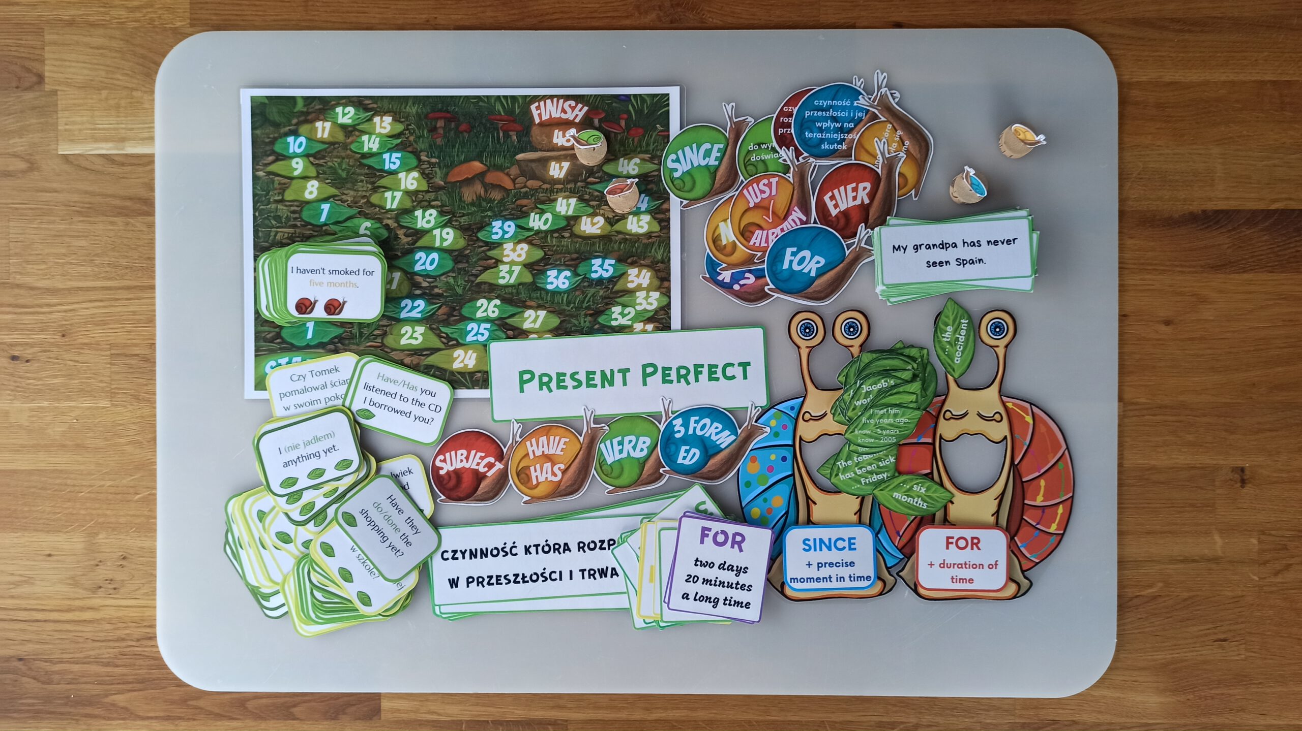 Gra planszowa ze ślimakami wspierająca naukę czasu Present Perfect.